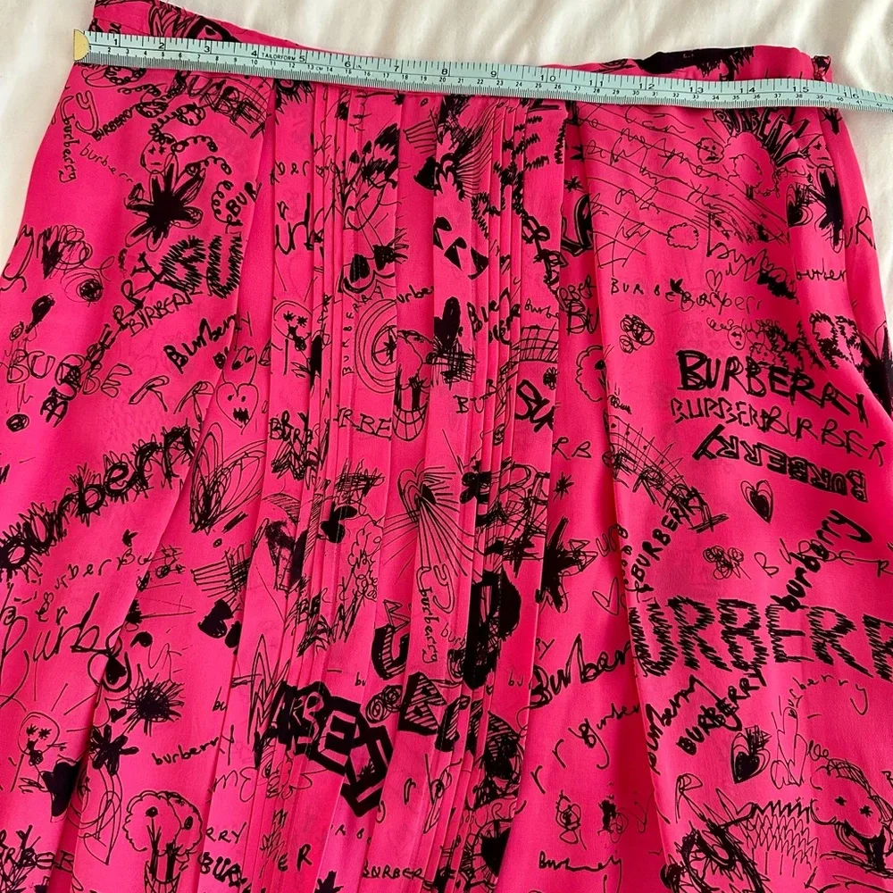 Authentic Burberry Vibrant Pink A-Line Skirt with Black Graphic Print - Picture 12 of 16